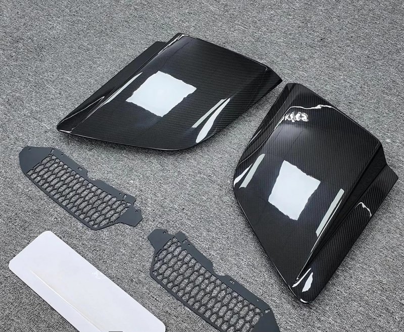 High Quality Fast Delivery Whole Sale Price Prepreg Dry Carbon Fiber Capristo Door Panel Side Vent for R8 2017